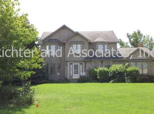 10291 Longford Dr, South Lyon, MI