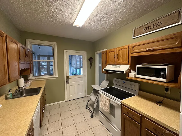3826 Isabella Ave — Photo 5