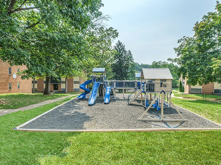 Hillside Apartments — Photo 17