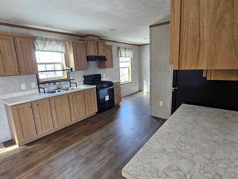53 Parkview Dr #103 — Photo 2