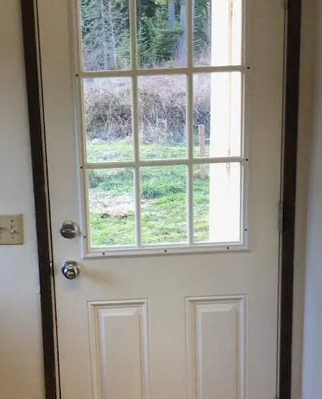 kitchen door to large priv. side yard.