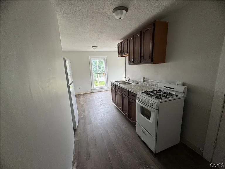 604 Court St — Photo 6