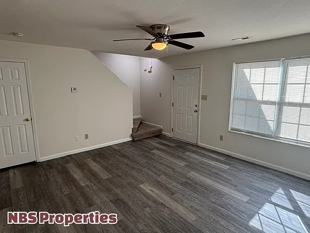 2 bed, 1.5 bath, 1040 sqft, $1,350 — Photo 3