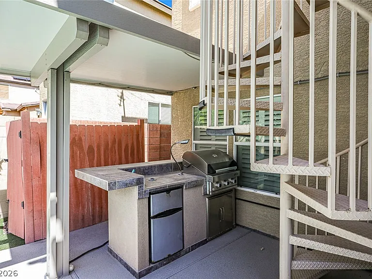 10131 Hollis Mountain Ave — Photo 40