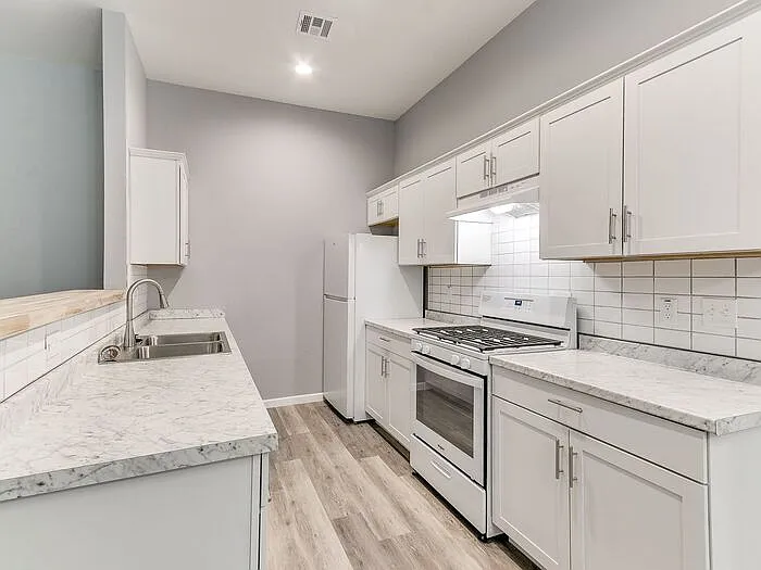 2515 Leeds Ln — Photo 33