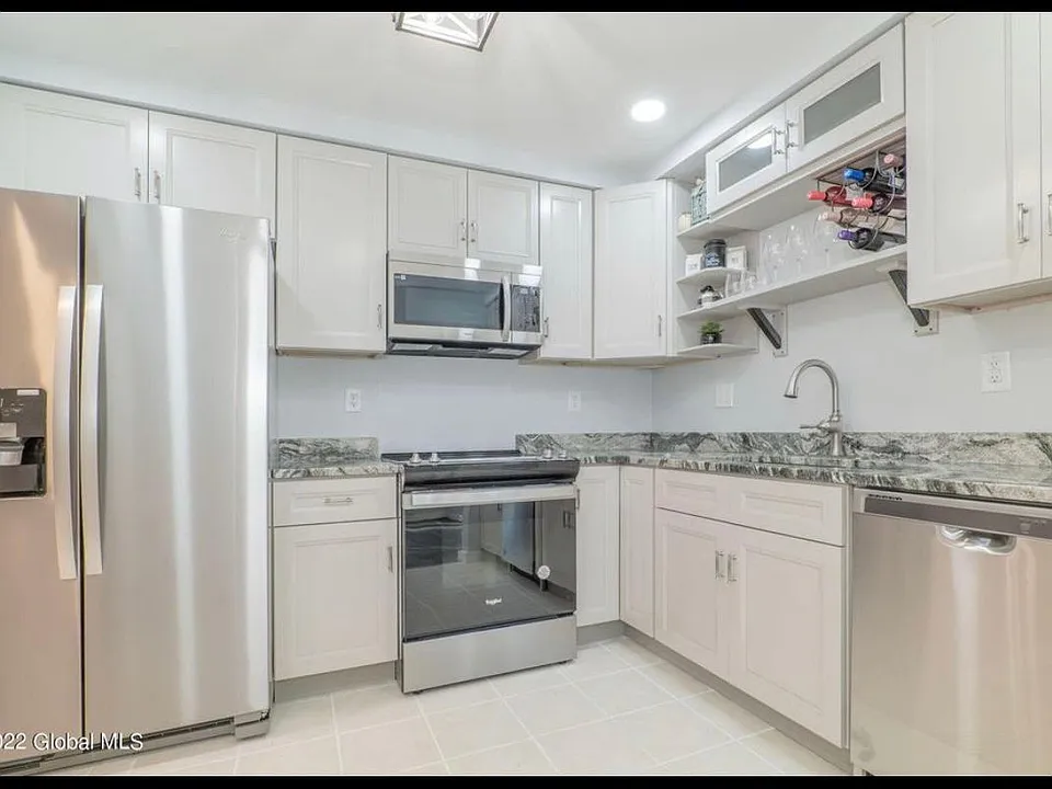 4 Clubhouse Dr