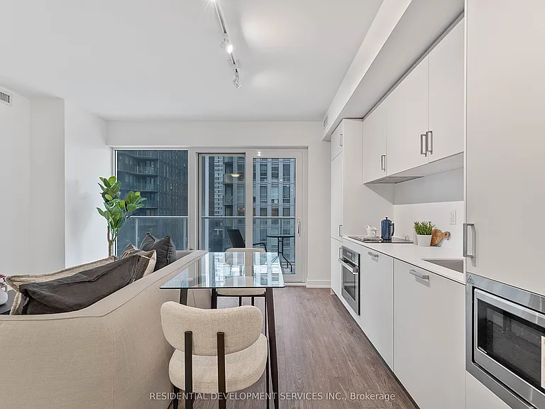 88 Queen St E #901 — Photo 5
