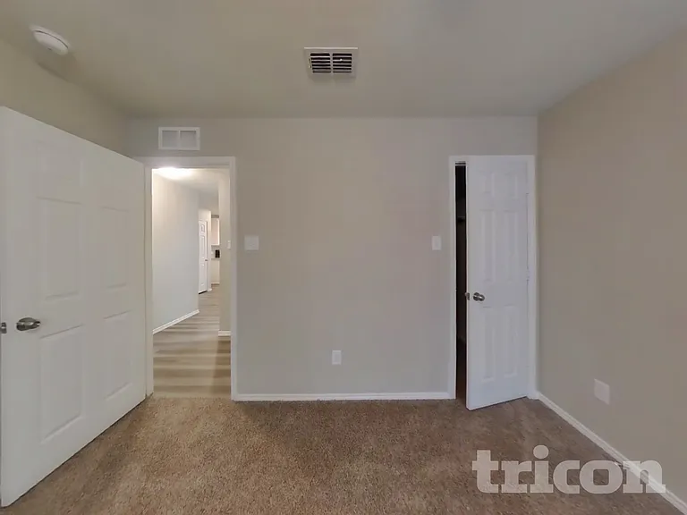 1023 Spofford Dr — Photo 9