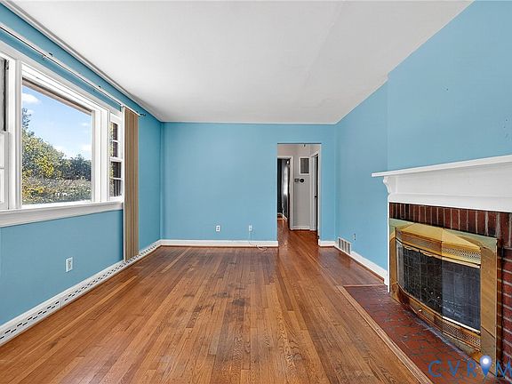 4th image of 7402 Oakmont Dr
