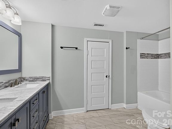 5th image of 413 W Main St
