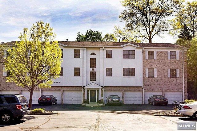 1st image of 40 Colonial Village Dr