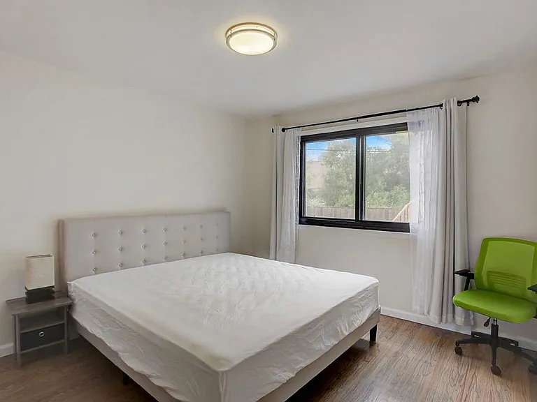 184 Canterbury Ave — Photo 15