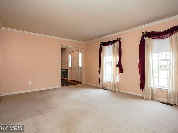 5th image of 28 Charleston Ct