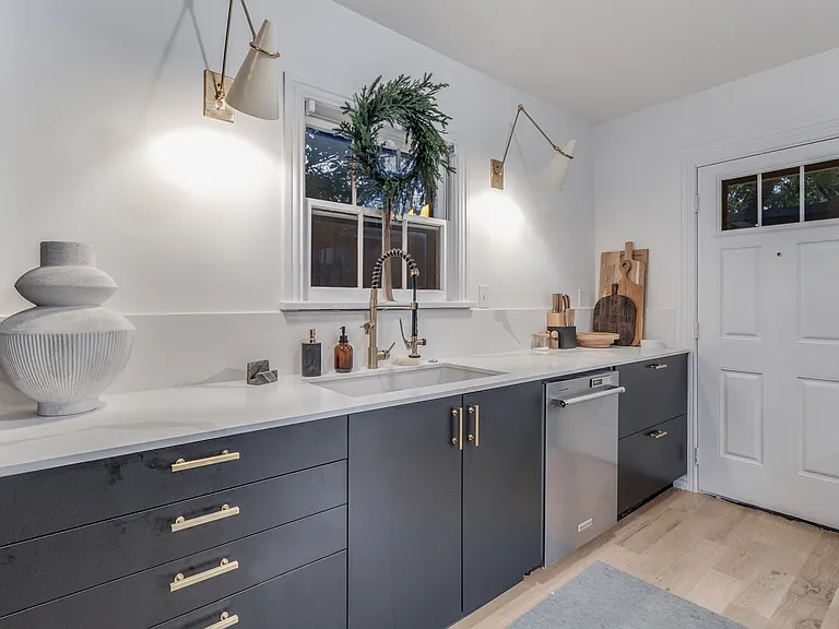 6511 Gaston Ave — Photo 9
