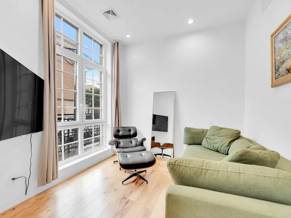 278 Nassau Avenue 3A image 3 of 10