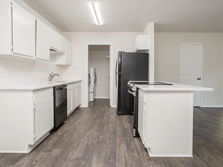 5022 Donnelly Ave — Photo 8