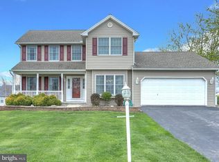 105 Abbey Dr, Mount Wolf, PA 17347