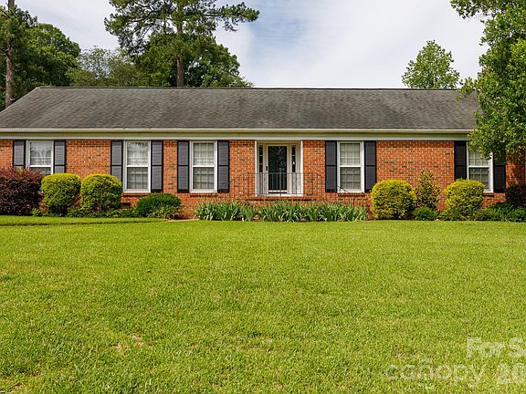 2nd image of 2057 Hempstead Rd