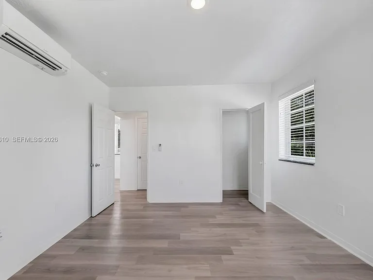570 NE 68th St #1 — Photo 11