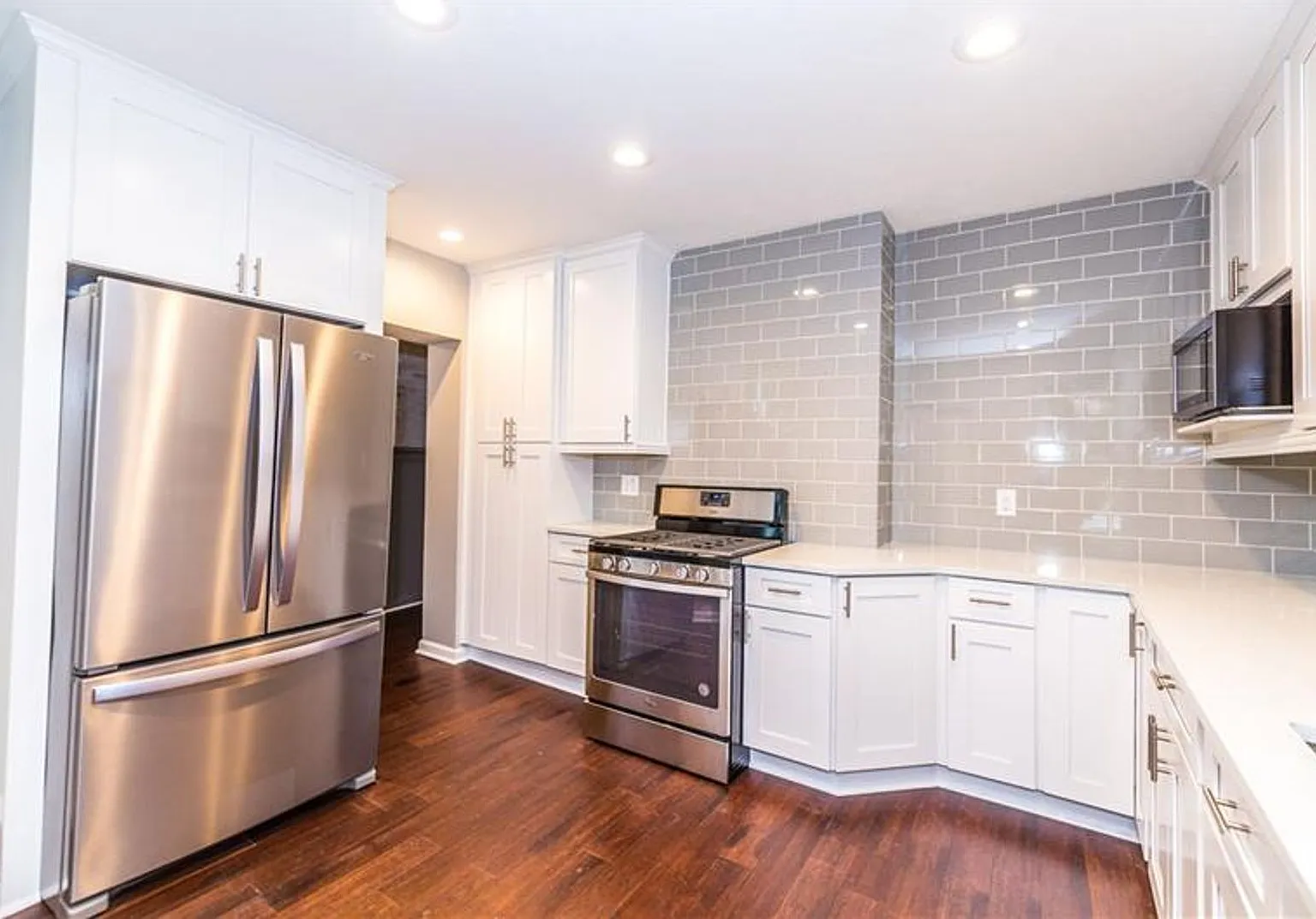 Student Housing - South Side Rental — Photo 3