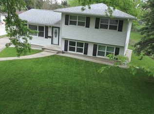 3257 Randolph St, Waterloo, IA 50702