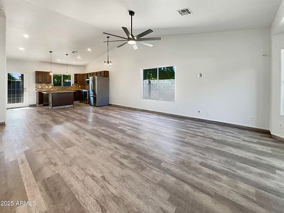 3rd image of 1901 E MARQUETTE Drive