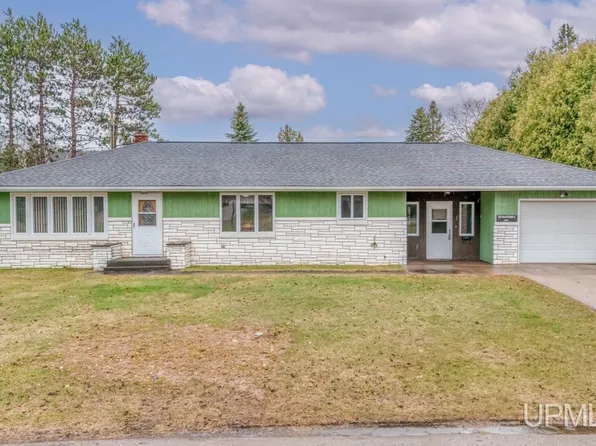 921 E Grant St, Iron Mountain, MI 49801