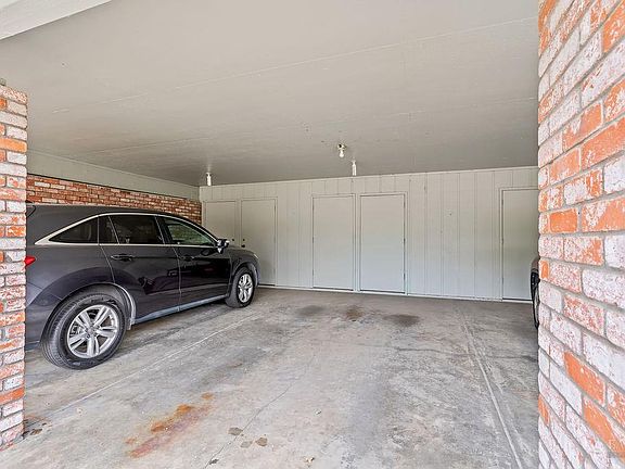 3rd image of 172 White Oak Drive