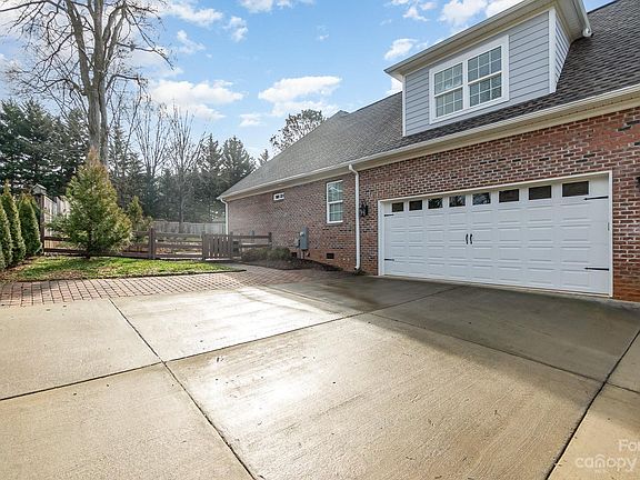 4th image of 257 Highland Forest Dr