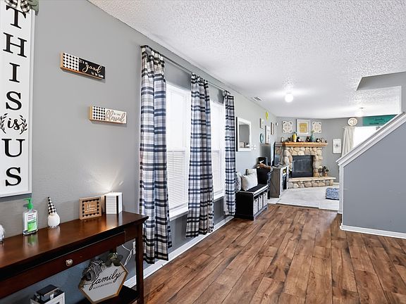 4th image of 8719 Hosta Way