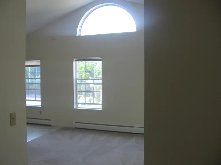 Eastgate Apartments — Photo 4