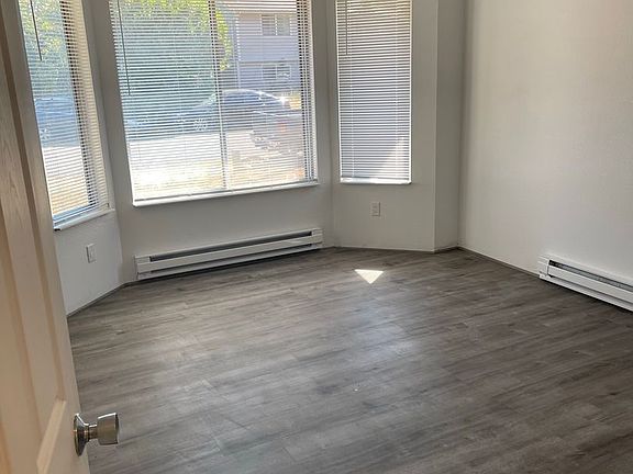 5th image of 17504 9th Ave E