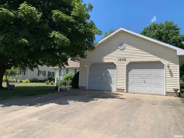 1208 Sherwood Eddy Dr, Jacksonville, IL 62650