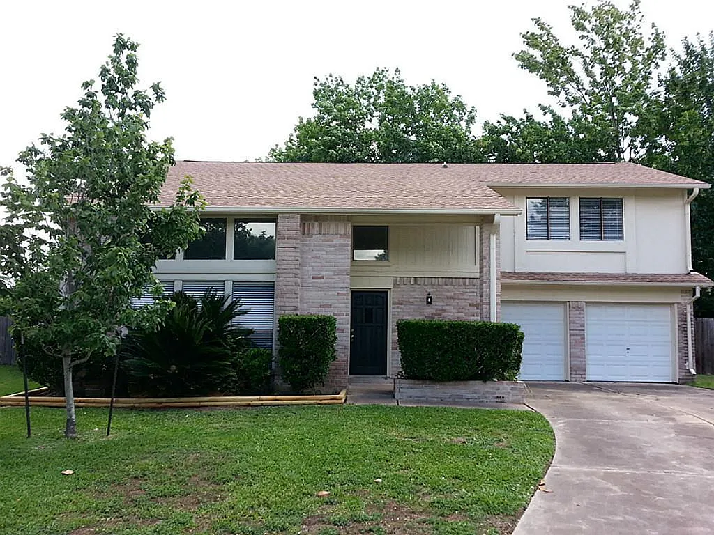 4 bed, 2.5 bath, 2028 sqft, $2,075 — Photo 1