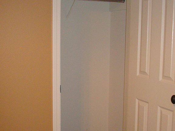 3rd image of 211 Hedge Hill Dr