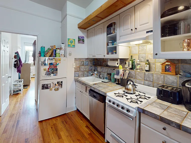 915 Garden St #4R — Photo 6
