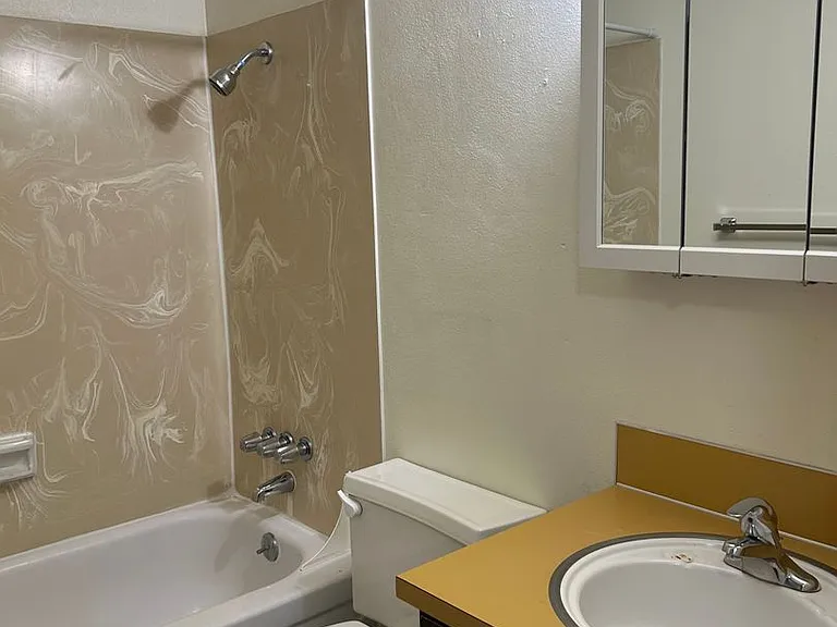 950 NW Sycamore Ave #4 — Photo 10