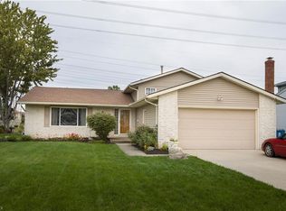 29328 Josephine Dr, North Olmsted, OH 44070