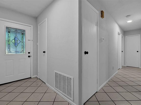 3rd image of 3207 Beaver Glen Dr