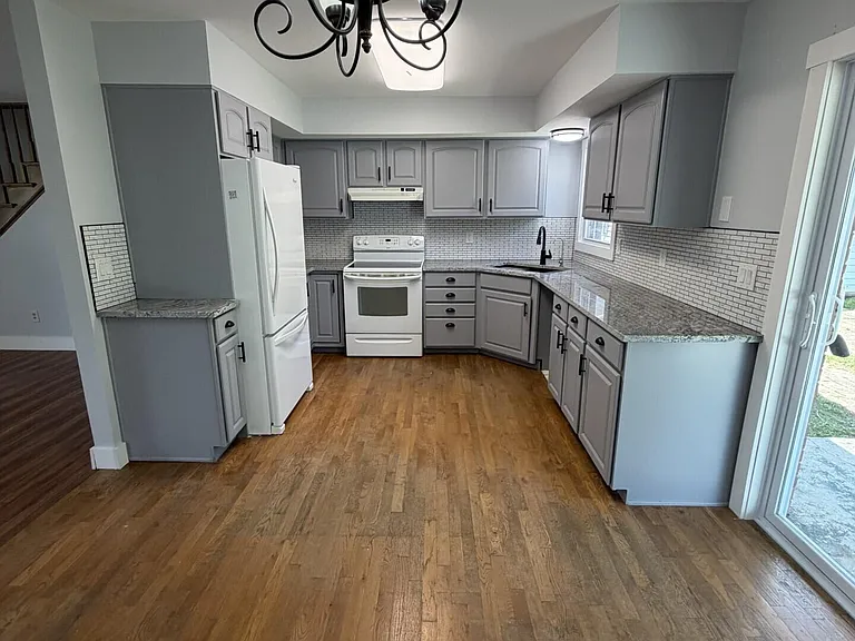 721 Wayland Dr — Photo 9