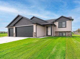 155 Stonelake Dr SE, Rochester, MN 55904