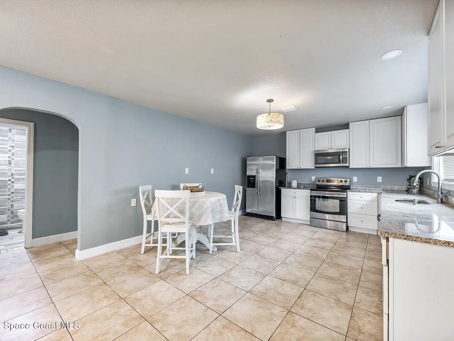 2 bed, 1.0 bath, 936 sqft, $2,000 — Photo 4