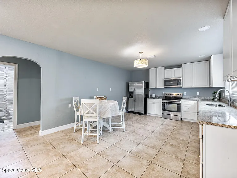 483 Church St #A — Photo 4