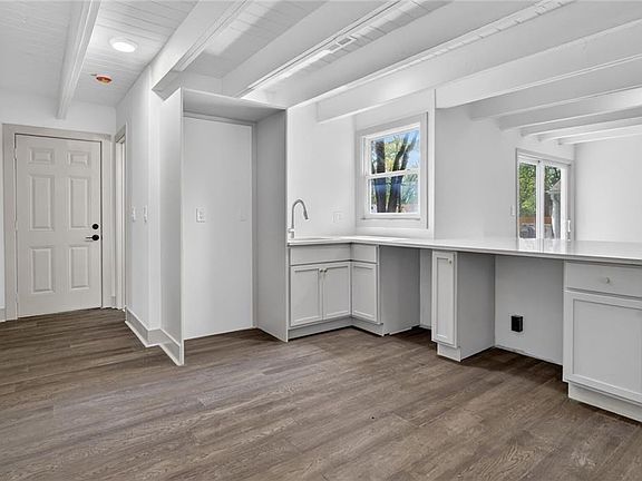 4th image of 5409 Maple St