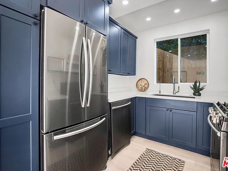 1145 S Longwood Ave — Photo 35