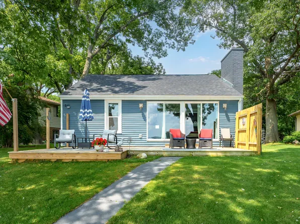 3322 E Shore Dr, Portage, MI 49002
