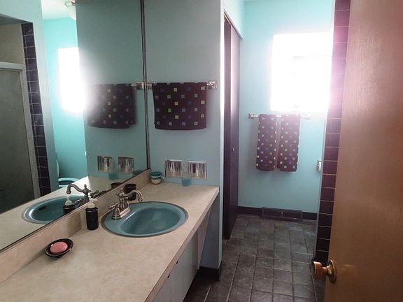 4th image of 1017 Greenvalley St