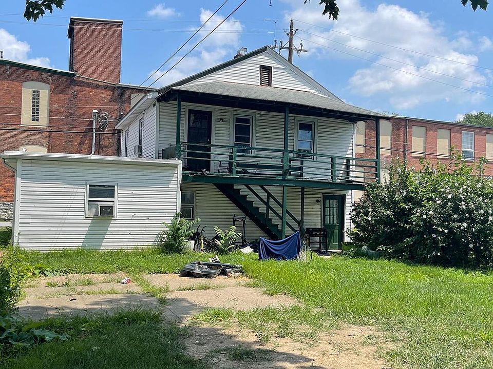 2nd image of 211 Market St