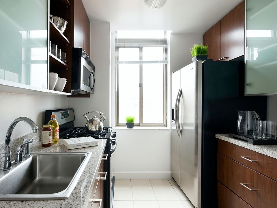 1st image of 130 W 15th St APT 7M