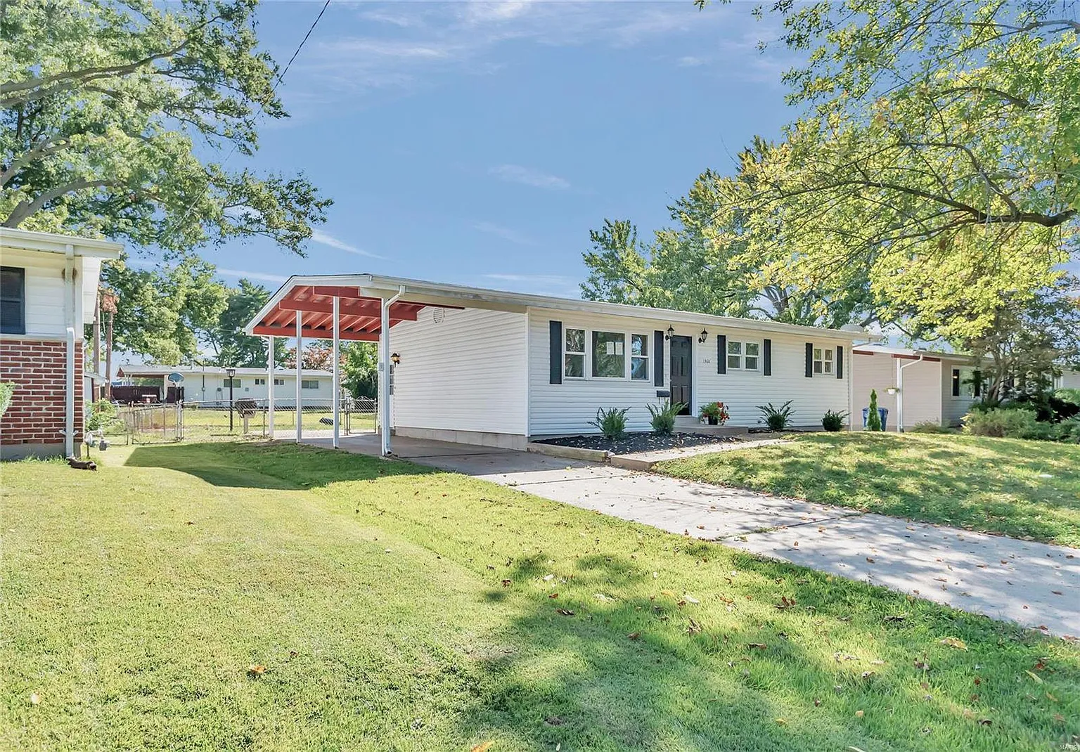 1360 Thrush Ln photo 1